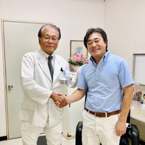 福間諏訪クリニック　院長・岡崎（右）と前院長・小須賀先生（左）