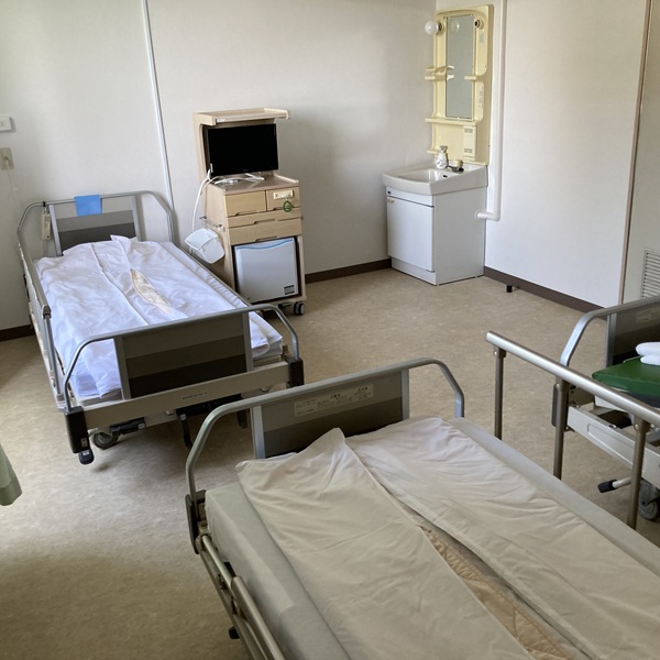 福間諏訪クリニック 3人部屋（多床室）の様子